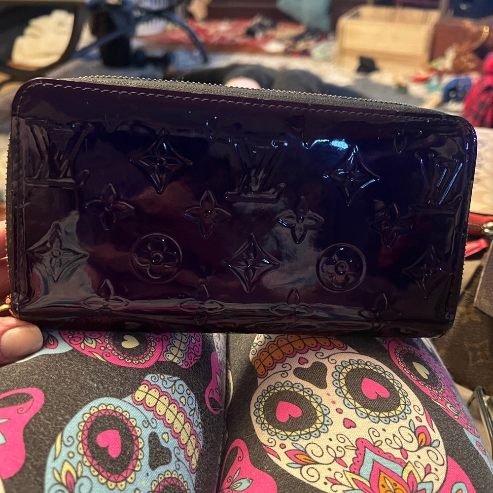 Authentic Louis Vuitton zippy wallet